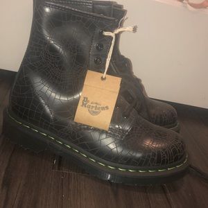 skull web doc martens